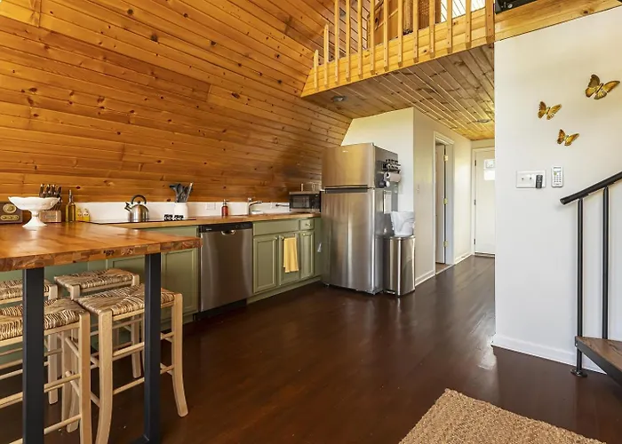 3 A-frame W Hot Tubs Near Wine Trail