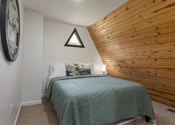 3 A-frame W Hot Tubs Near Wine Trail *