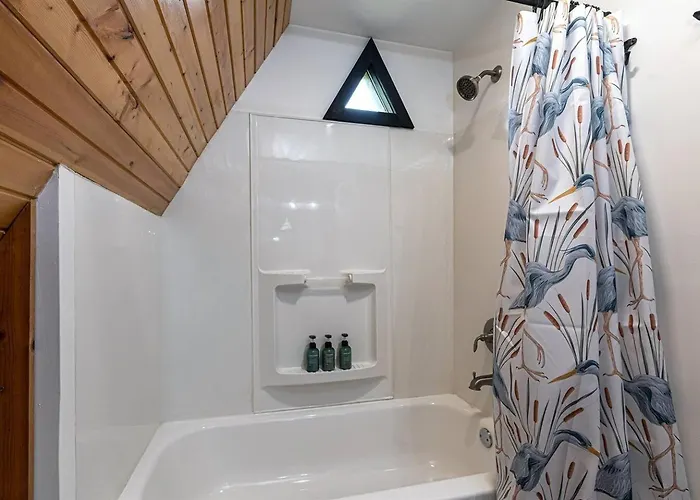 3 A-frame W Hot Tubs Near Wine Trail Holiday home *