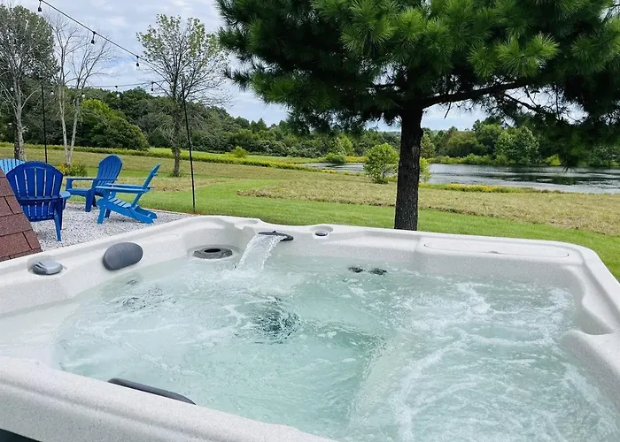 3 A-frame W Hot Tubs Near Wine Trail Holiday home